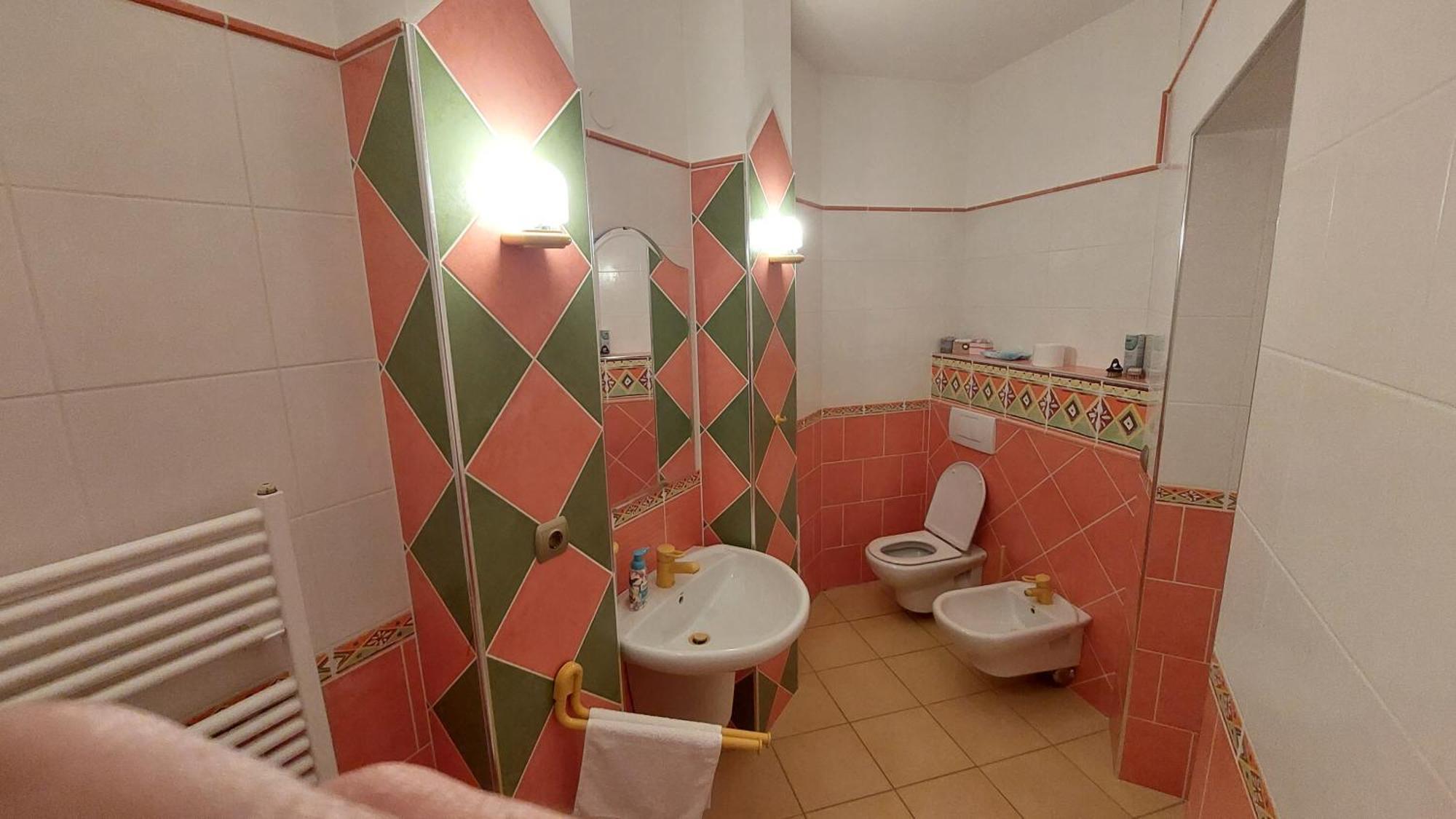 Castle Garden *** Apartment Szombathely Ruang foto