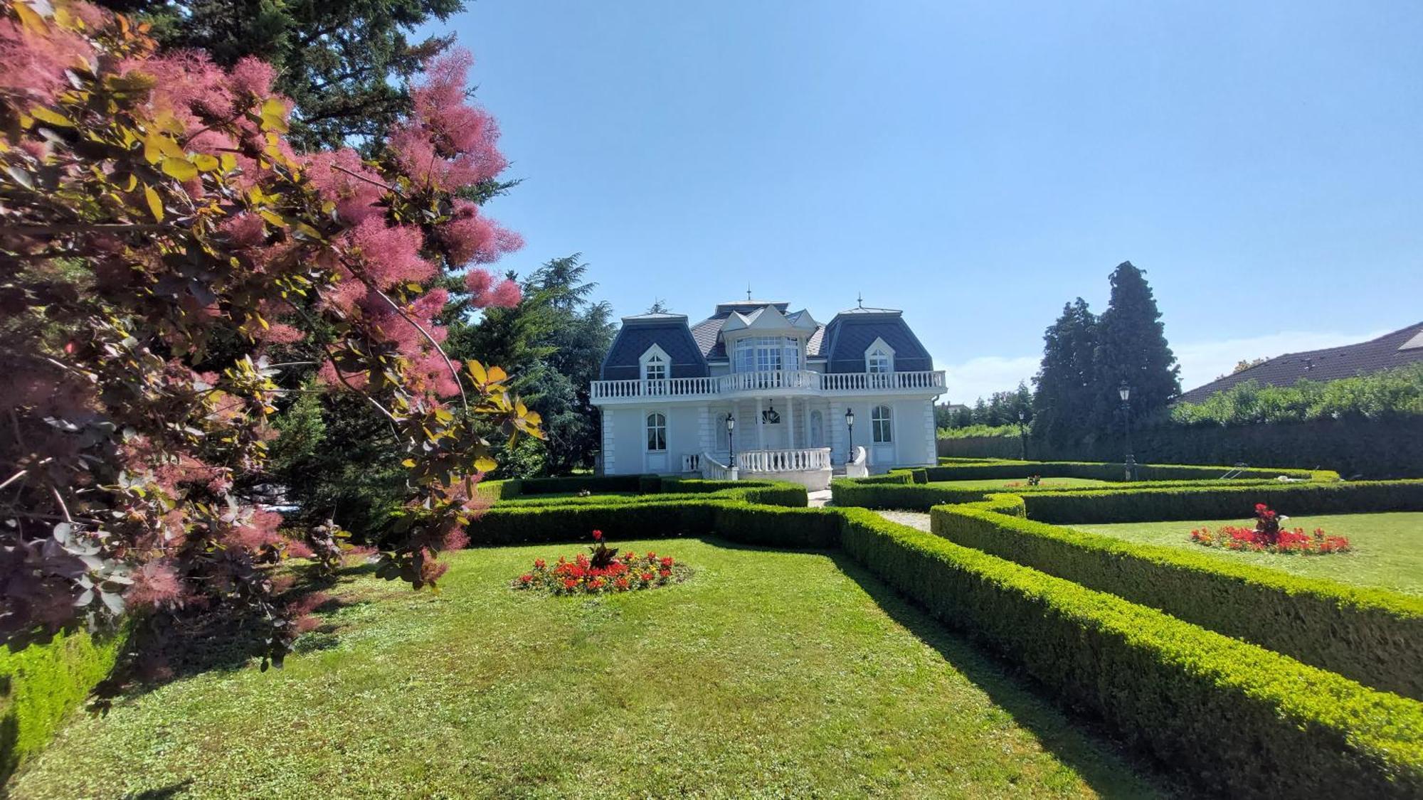 Castle Garden *** Apartment Szombathely Bagian luar foto